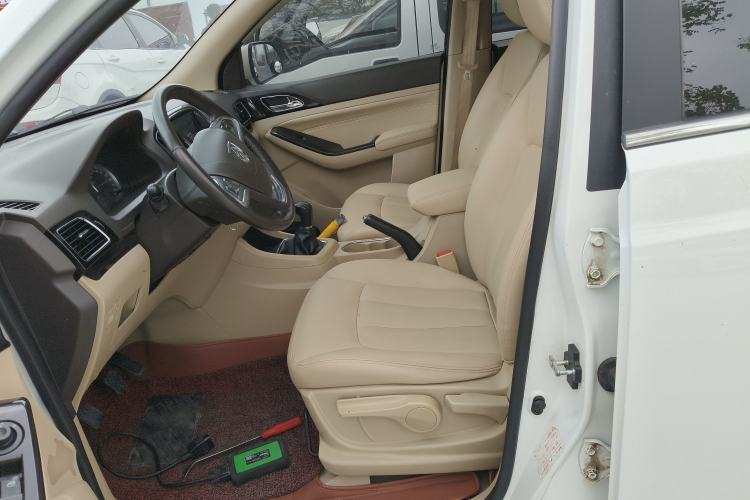Used Baojun 730 2014 1.5L Manual Luxury Navigation ESP Version 7 Seats Left Front Seat