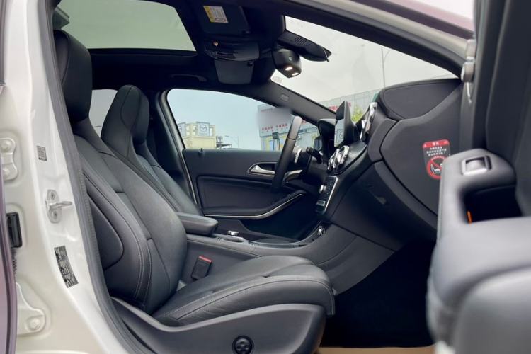 Used Mercedes-Benz GLA 2017 GLA 260 4MATIC Sport Edition Interior 2