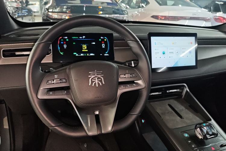 Used BYD Qin PLUS 2025 DM-i Smart Drive 55KM Leading Model Center Console