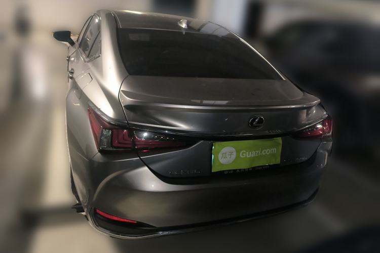 Used Lexus ES 2022 300h Excellence Edition Rear