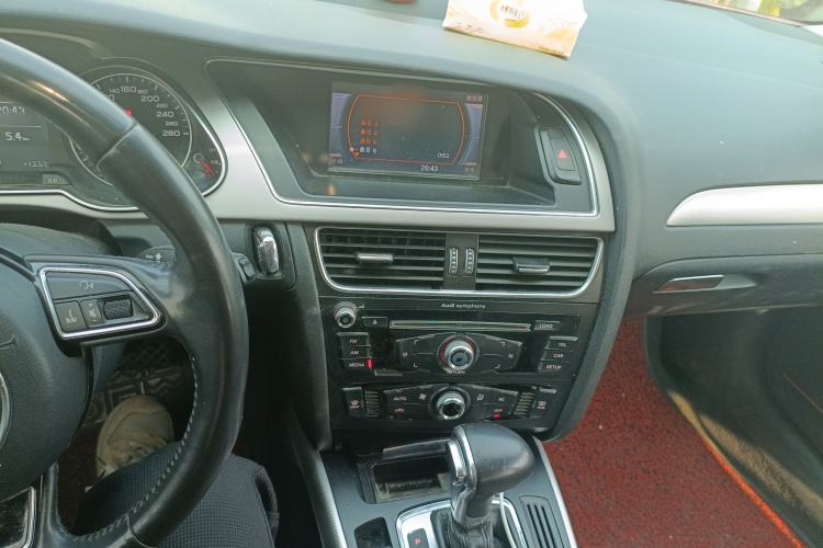 Used Audi A4L 2013 35 TFSI Automatic Comfort Model Audio And AC Panel