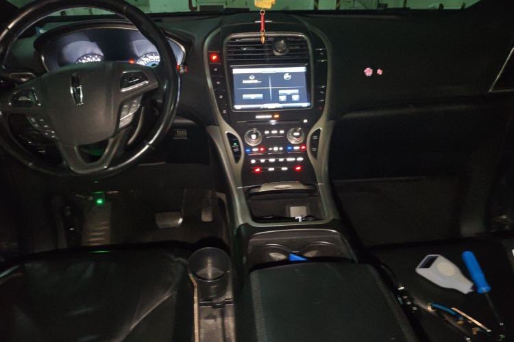 Used Lincoln MKX 2015 2.0T Two-Wheel Drive Deluxe Edition Center Console