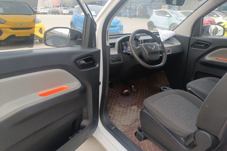Used Wuling Hongguang MINIEV 2022 Macaron Fashion Model Lithium Iron Phosphate Driver Seat