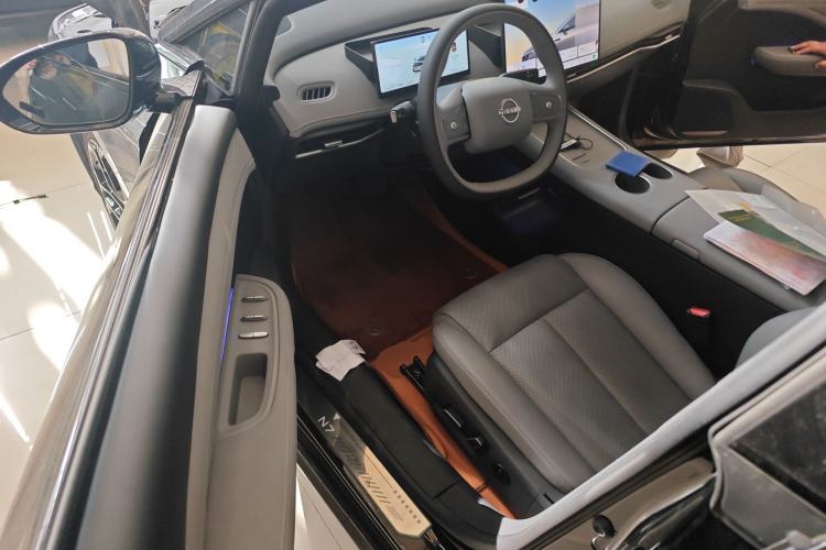 Used Nissan N7 2025 625 Pro Driver Seat