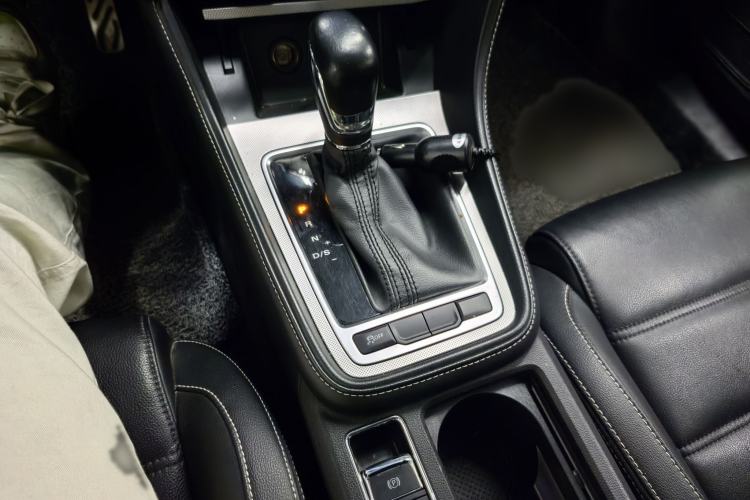 Used MG 6 2017 20T Automatic Luxury Smart Connect Version China V Standard Gear Lever