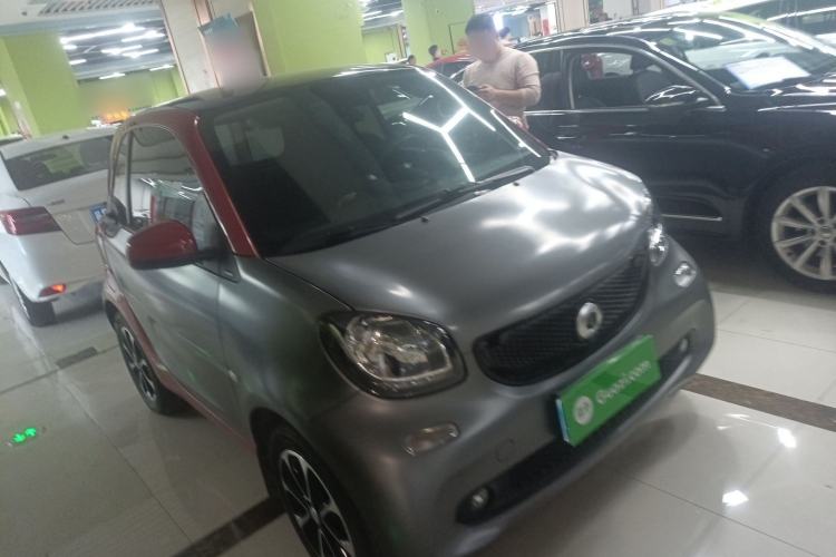 Used smart fortwo 2018 1.0L 52kW Hardtop Passion Edition China V Standard Front Right 45 Deg