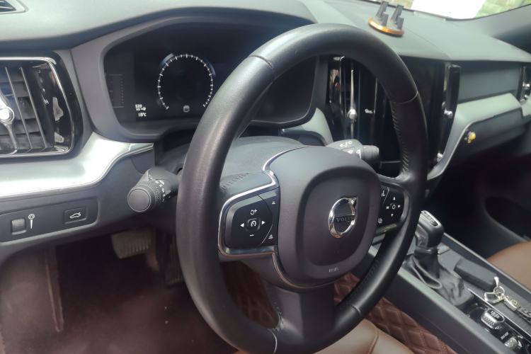 Used Volvo XC60 2021 T5 4x4 Smart Luxury Edition