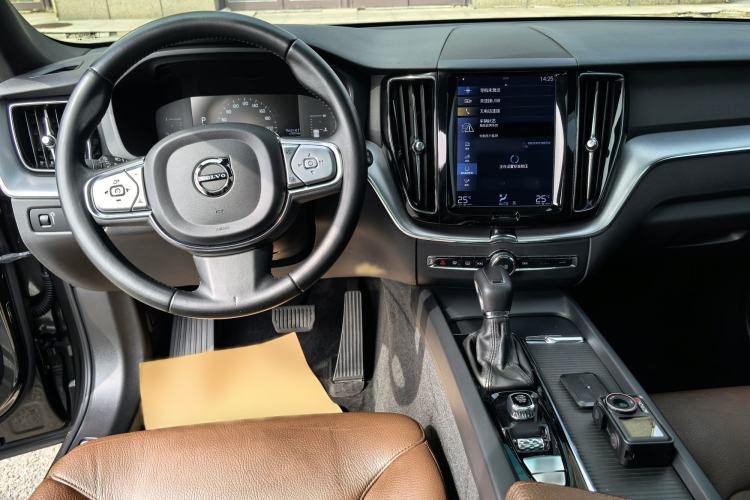 Used Volvo XC60 2021 T5 4x4 Smart Luxury Edition Interior 10