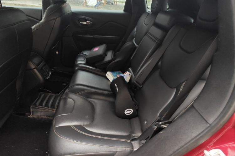Used Jeep Cherokee 2016 2.4L Leading Smart Version
