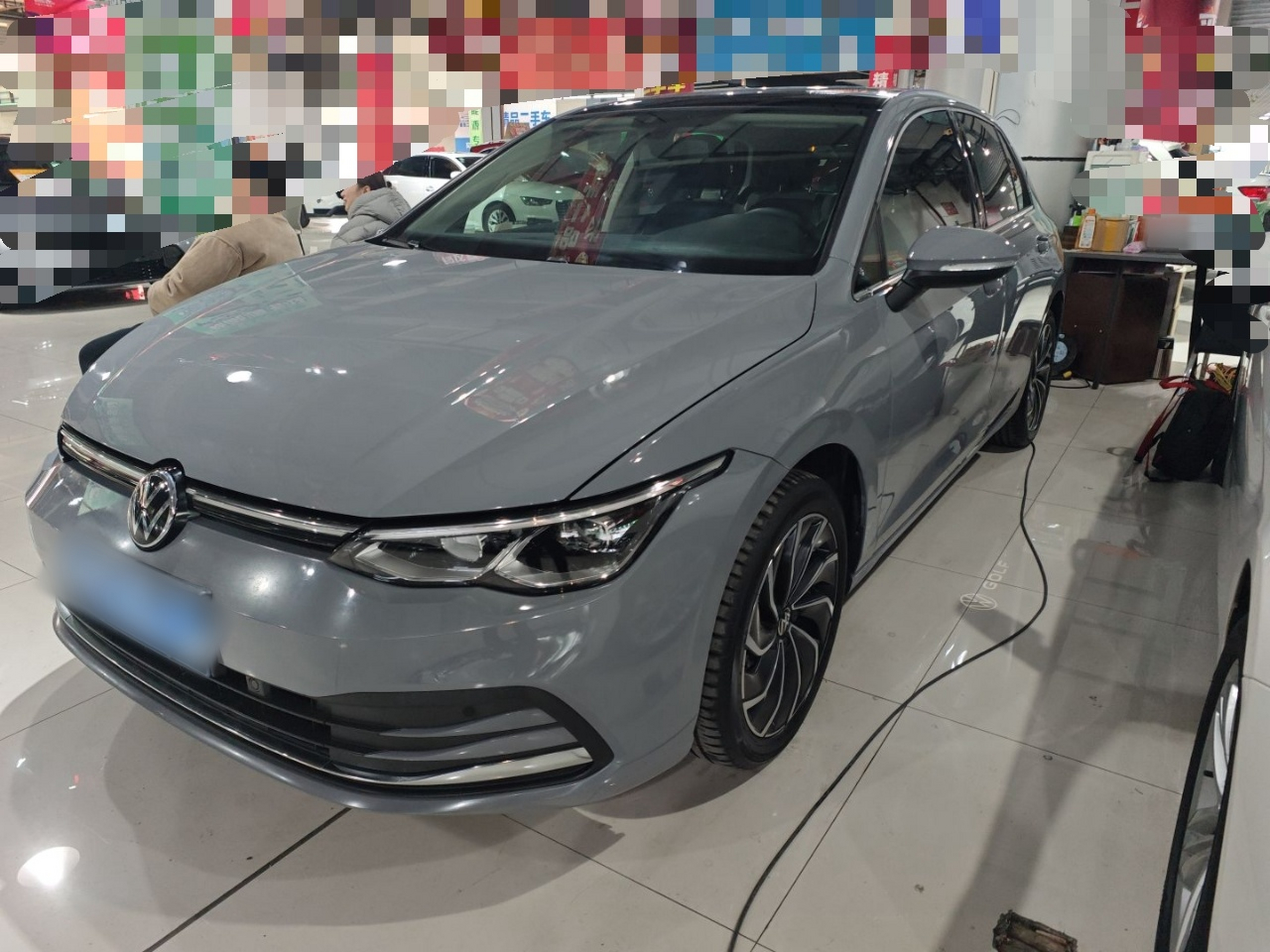Под передней частью автомобиля