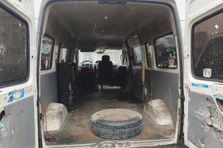 Used SAIC MAXUS Xintu V80 2019 2.5T Classic Model 6-Speed Manual Aotong Long Wheelbase Mid-Height 7-Seater