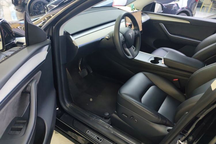 Used Tesla Model Y 2023 Long-Range All-Wheel-Drive Version Driver Seat