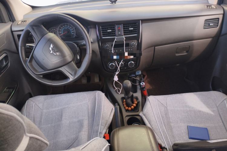 Used Wuling Rongguang V 2018 1.5L Standard Version Center Console