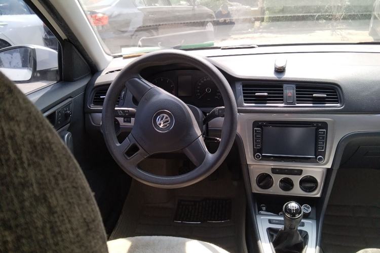 Used Volkswagen Gran Lavida 2013 1.6L Manual Fashion Model Steering Wheel