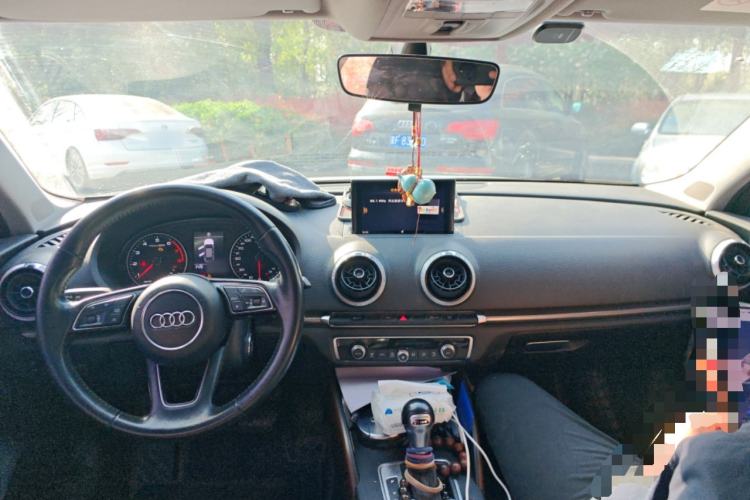 Used Audi A3 2017 Limousine 35 TFSI Style Edition Center Console