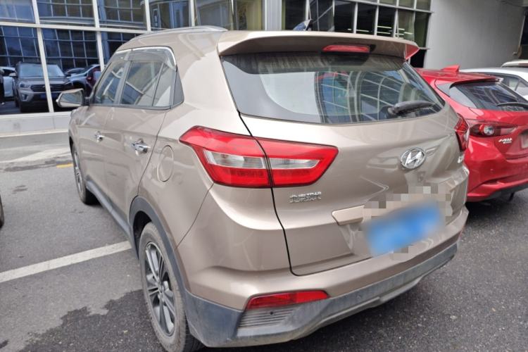 Used Hyundai ix25 2015 1.6L Automatic Two-Wheel-Drive Deluxe DLX Model
