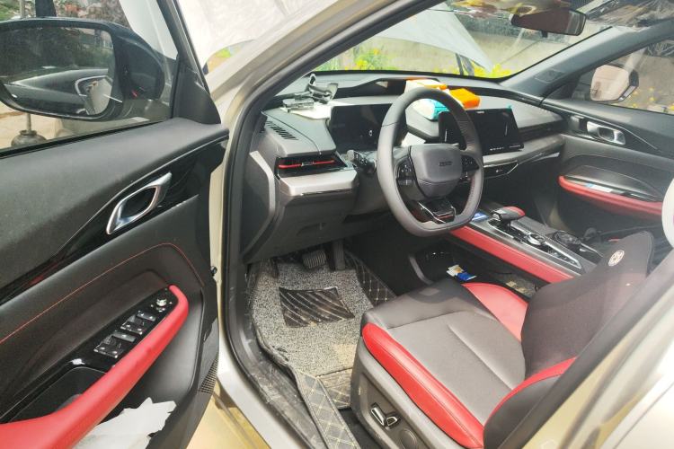 Used CHANGAN OSHAN Z6 2023 Blue Whale 1.5T DCT Smart Luxury Model Driver Seat