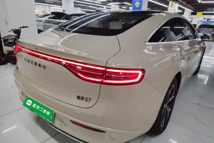 Used Hima Luxeed S7 2025 855 km Max