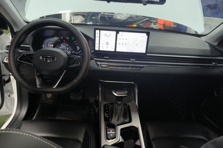 Used Geely Auto Emgrand 2023 4th Generation Champion Edition 1.5L CVT Prestige Model Center Console