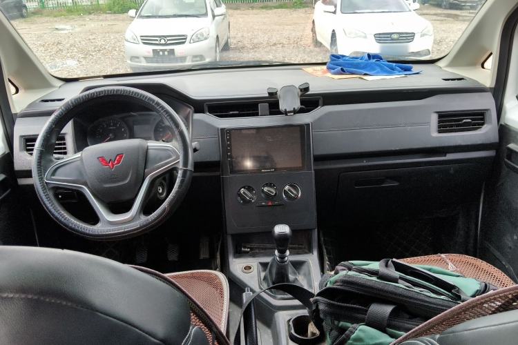 Used Wuling Zhengcheng 2022 2.0L Manual Entrepreneurial Version Center Console