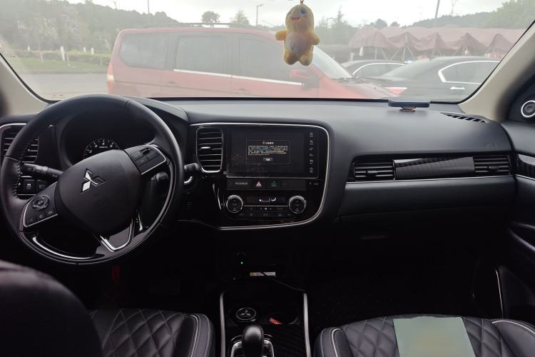 Used Mitsubishi Outlander 2021 2.0L Two-Wheel Drive Comfort Edition 5 Seats Center Console