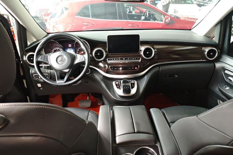 Used Mercedes-Benz V-Class 2018 V 260 Avantgarde Edition China VI
