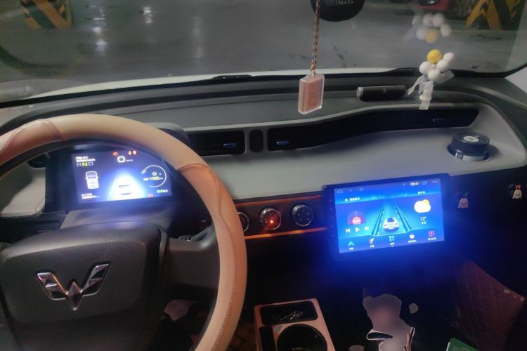 Used Wuling Hongguang MINIEV 2020 Enjoyment Model Lithium Iron Phosphate Center Console