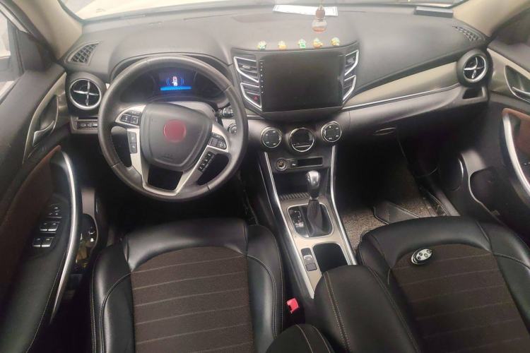 Used BYD Song 2017 Gaishe Upgrade Edition 1.5TID Automatic Comfort Model Center Console