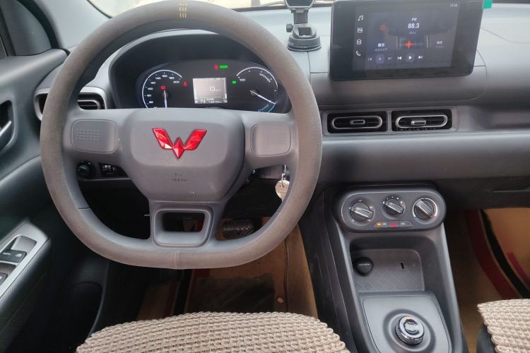 Used Wuling Hongguang New Energy 2025 Extended-Range Hybrid 50KM Comfort Version Steering Wheel