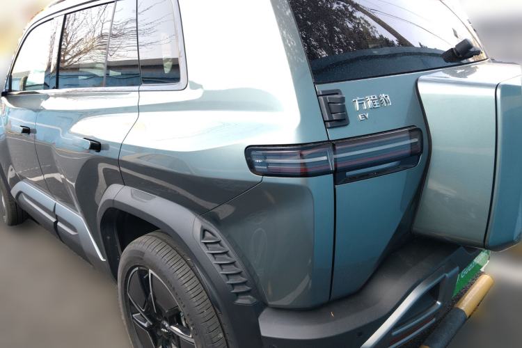 Used Formula Leopard Titanium 3 2025 501 km All-Wheel Drive Intelligent Driving Max Edition
