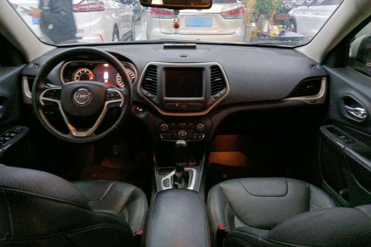 Used Jeep Cherokee 2016 2.4L Leading Smart Version