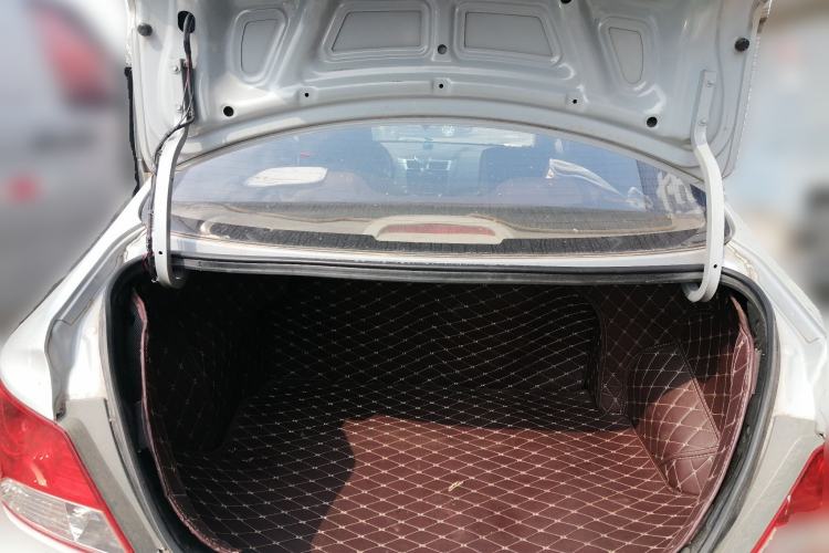 Used Hyundai Verna (older generation) 2010 Sedan 1.4L Automatic Comfort Model GS Trunk