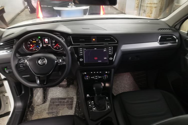 Used Volkswagen Tiguan L 2018 330TSI Automatic Two-Wheel Drive Comfort Edition Center Console