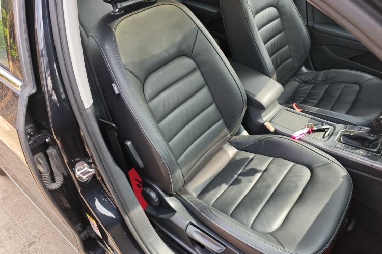 Used Volkswagen Passat 2017 280TSI DSG Luxury Edition Right Front Seat