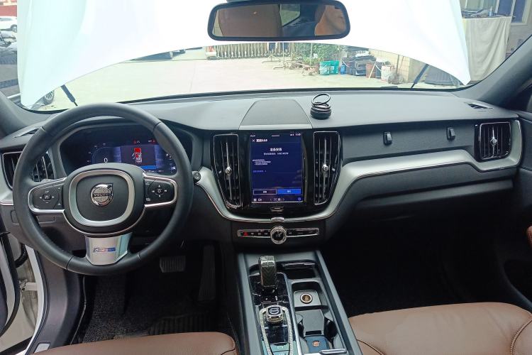 Used Volvo XC60 2023 B5 4x4 Smart Luxury Edition
