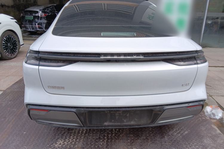 Used Geely Galaxy E8 2025 700 km Long-Range Intelligent Driving Version