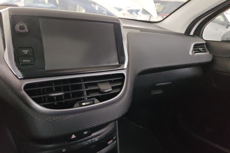 Used Peugeot 2008 2014 1.6L Automatic Fashion Edition
