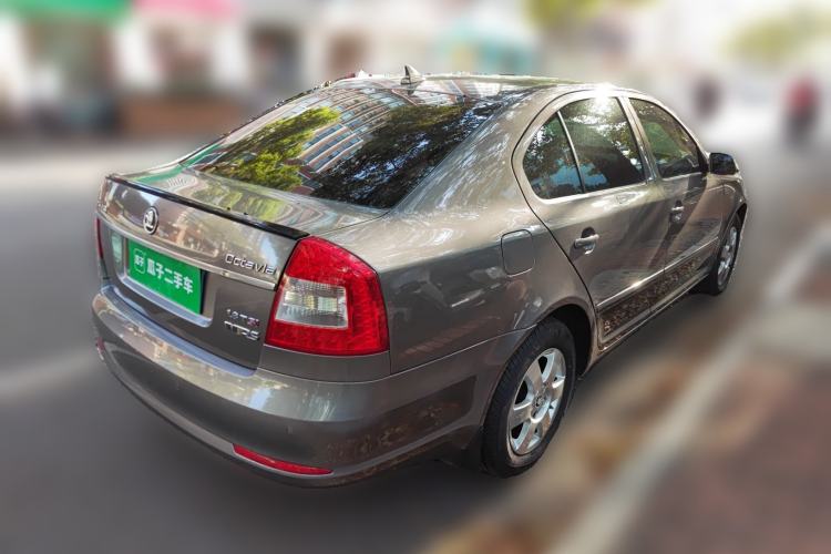 Used Skoda Octavia 2010 1.6L Automatic Eado Edition Rear Right 45 Deg