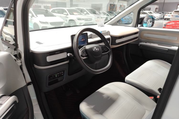 Used SAIC MAXUS Dana V1 2024 V1 Short Wheelbase Low-Roof Multi-Function Version (51 kWh)
