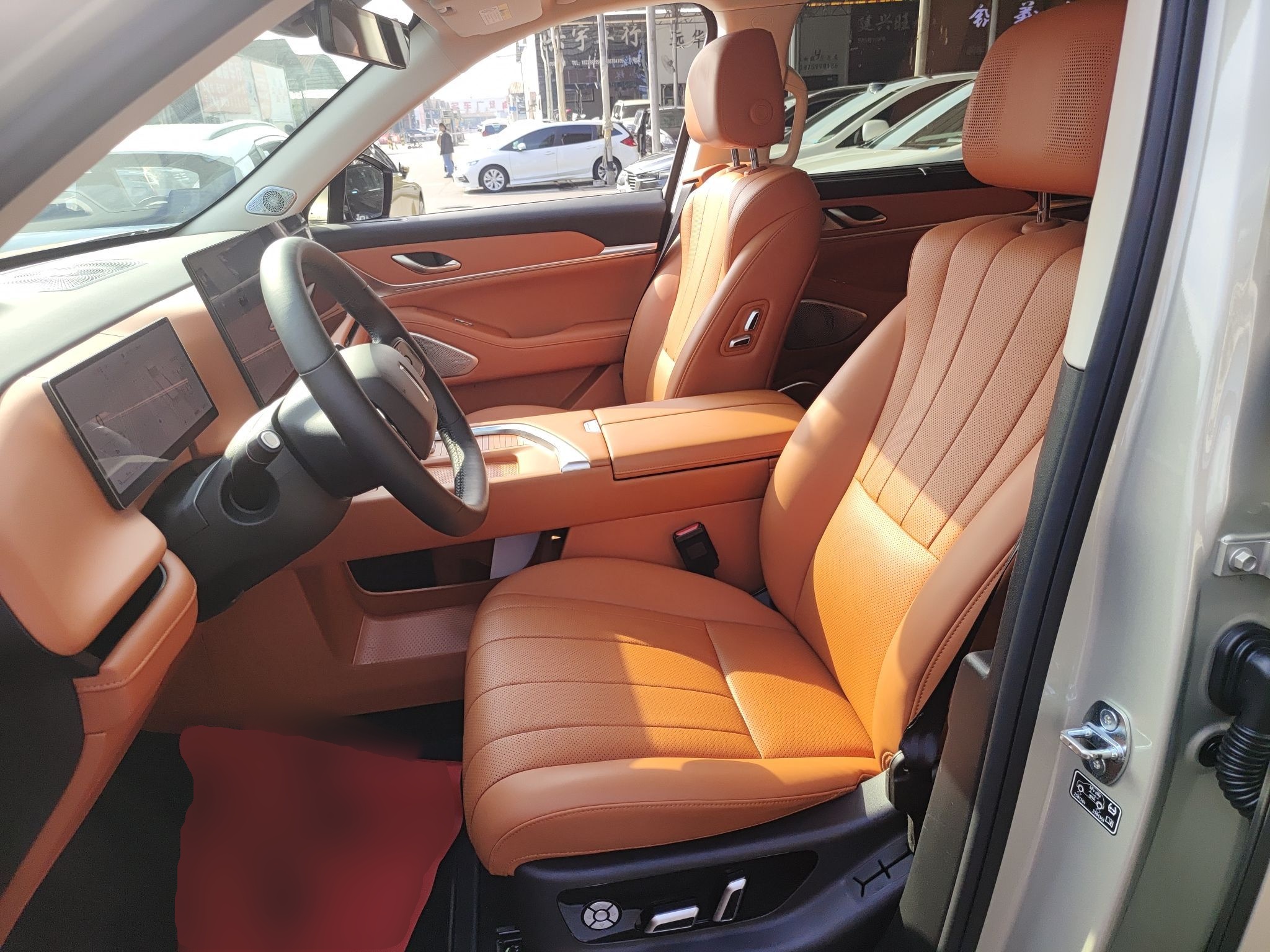 Переднее сиденье в автомобиле