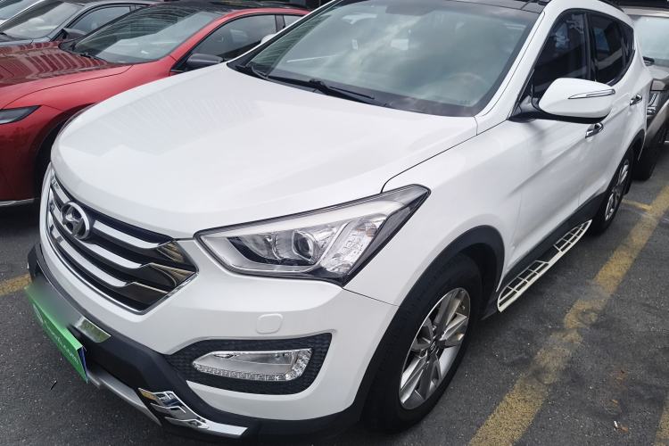 Used Hyundai Santa Fe 2013 Revised Version 2.4L Automatic All-Wheel Drive Luxury Trim