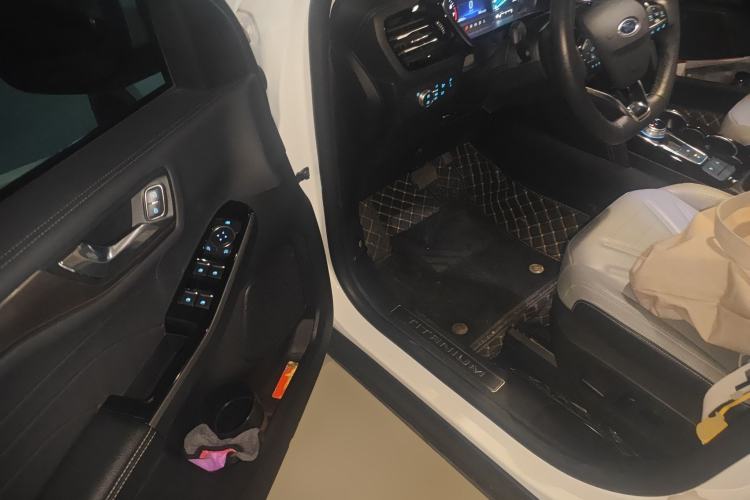 Used Ford Escape 2020 EcoBoost 245 Four-Wheel Drive Titanium Edition Driver Seat