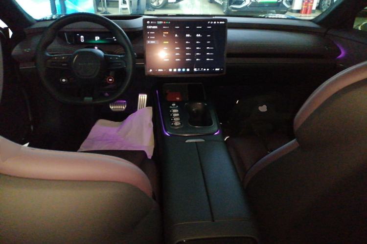 Used Xiaomi Auto SU7 2024 Four-Wheel Drive Ultra-Long Range Advanced Intelligent Driving Max Edition