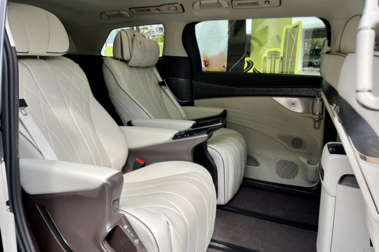 Used Denza D9 2024 DM-i 1050 Luxury Model