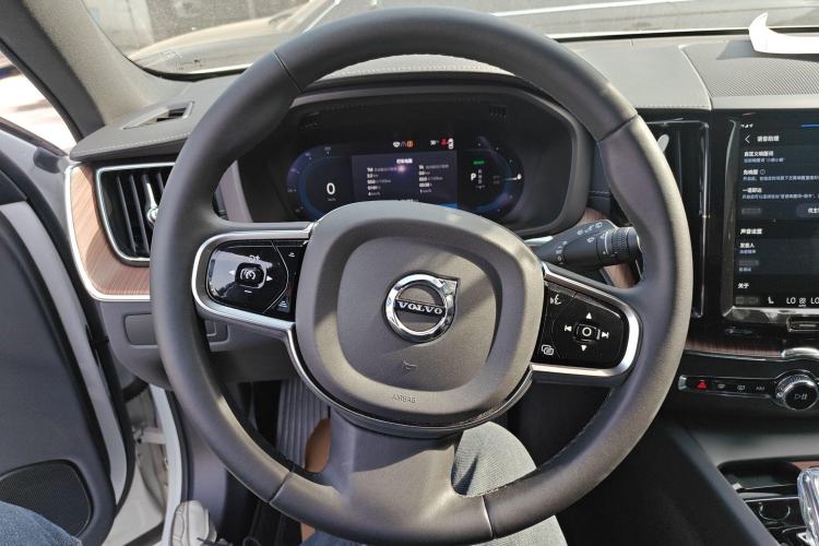 Used Volvo XC60 New Energy 2024 T8 Plug-in Hybrid Long-Range All-Wheel Drive Smart Luxury Edition
