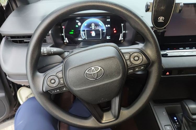 Used Toyota Corolla Cross 2026 Model 2.0L Smart Electric Hybrid Dual-Engine Pioneer Edition
