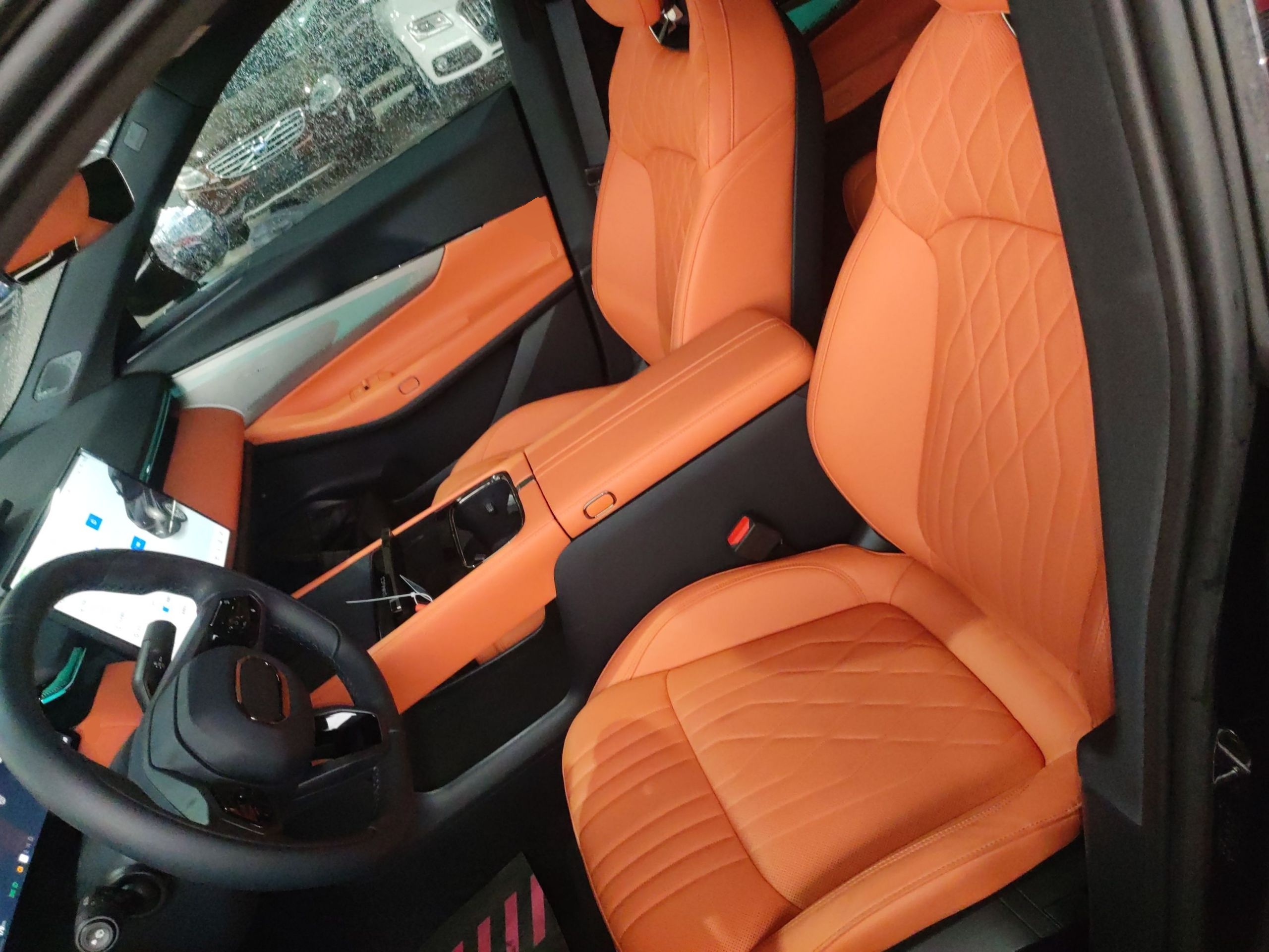 Переднее сиденье в автомобиле