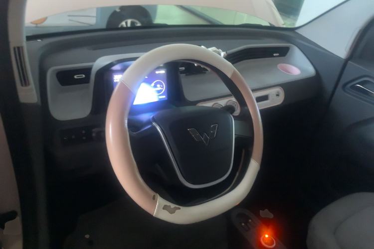 Used Wuling Hongguang MINIEV 2022 Macaron Premium Model – Lithium Iron Phosphate Center Console