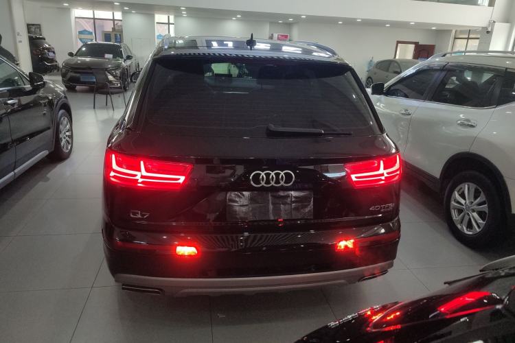 Used Audi Q7 2018 40 TFSI Comfort Model Rear