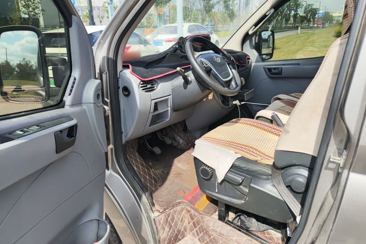 Used SAIC MAXUS Xintu V80 2018 2.5T 6-Speed Manual Aowentong Long-Wheelbase Mid-Roof 7/10-Seater